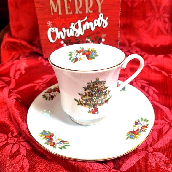 CROWN MING MISTLETOE CHINA Four 5 Piece Place Setting 2 sets available Christmas - Picture 10 of 13